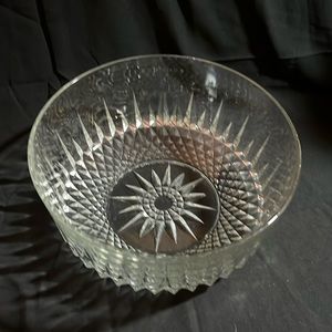 Vintage Arcoroc France Diamant Starburst 9" Serving Bowl.